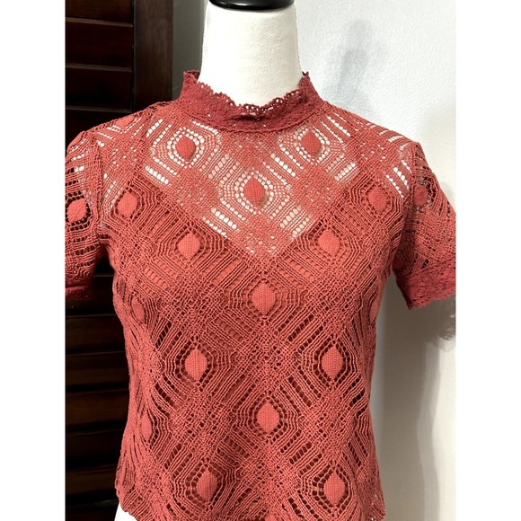 Zara Womens Blouse Red Geometric Short Sleeve Mock Neck Keyhole Crochet M - Picture 2 of 7
